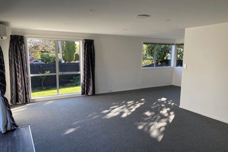 Photo of property in 10 Cunliffe Road, Redwood, Christchurch, 8051
