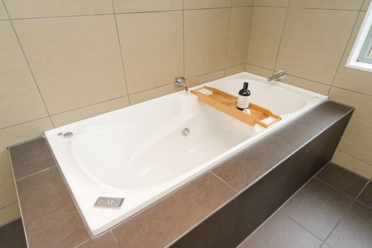 Photo of property in 19 Karina Terrace, Roslyn, Palmerston North, 4414