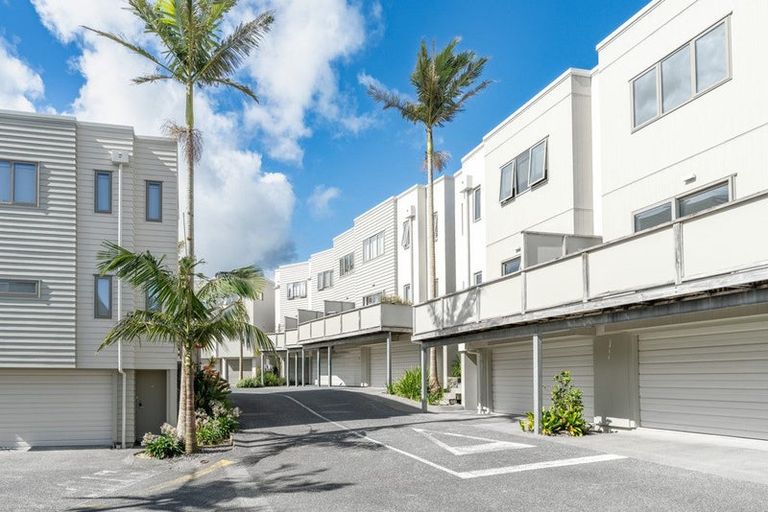 Photo of property in Providence Of Eden, 4/21 Hunters Drive, Three Kings, Auckland, 1024