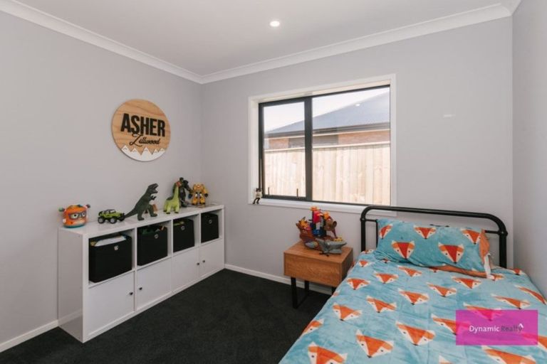 Photo of property in 8 Butler Place, Fitzherbert, Palmerston North, 4410