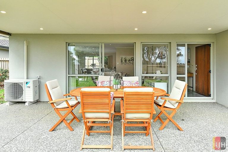 Photo of property in 5 Wairua Place, Pukekohe, 2120