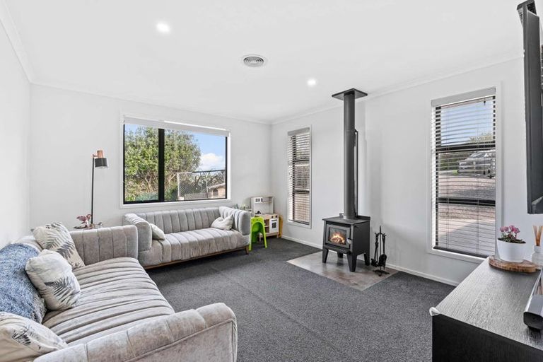 Photo of property in 2712 South Head Road, South Head, Helensville, 0874