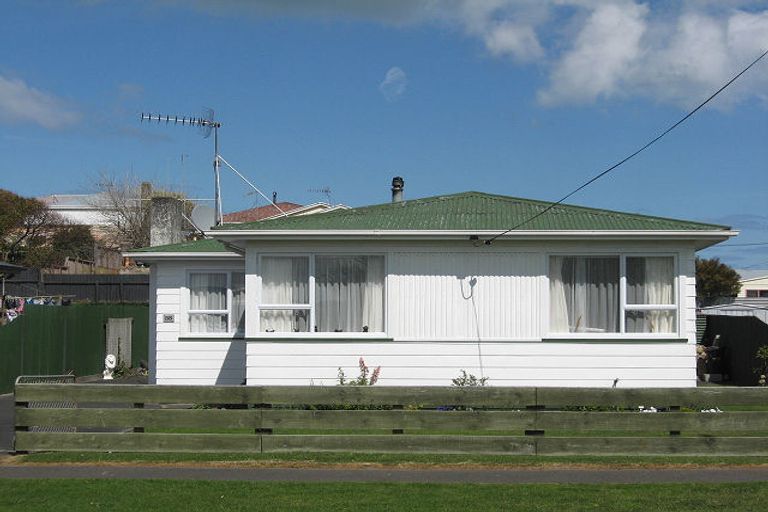 Photo of property in 38 Titoki Street, Castlecliff, Whanganui, 4501