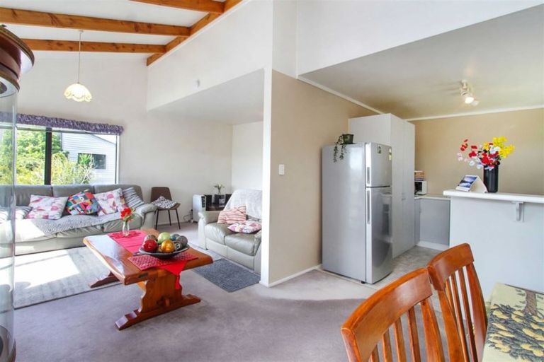 Photo of property in 1/17 Bronzewing Terrace, Unsworth Heights, Auckland, 0632
