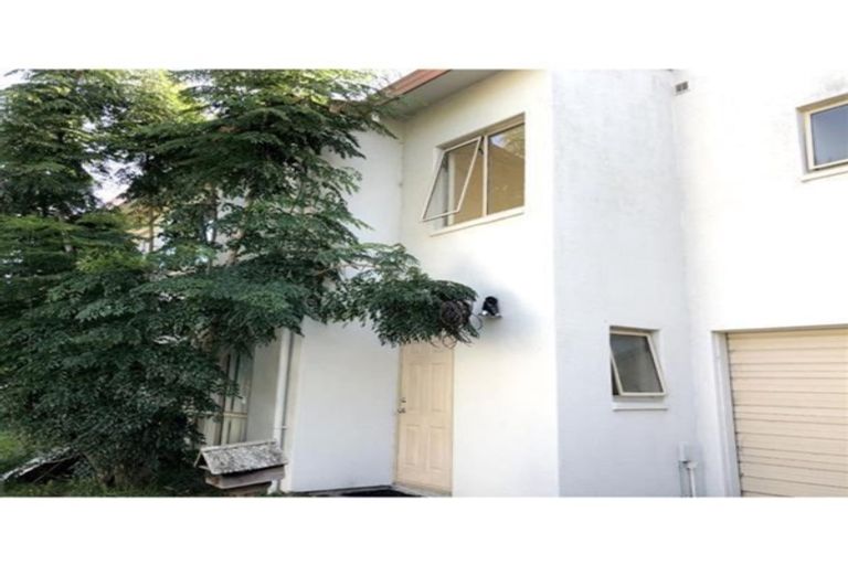 Photo of property in 15 Lockington Avenue, Henderson, Auckland, 0612