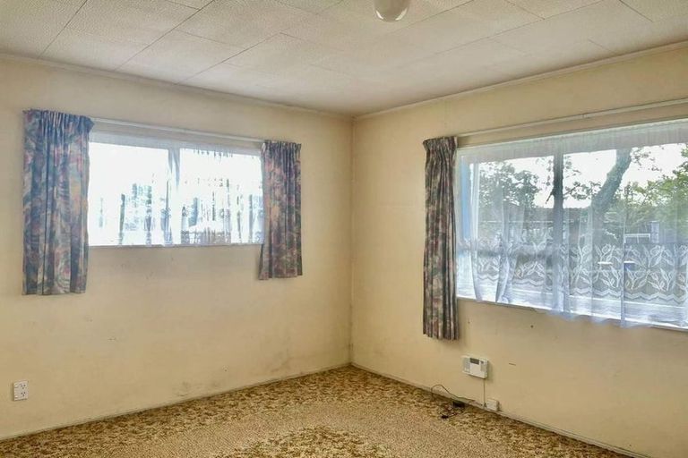 Photo of property in 1 Ballial Place, West Harbour, Auckland, 0618