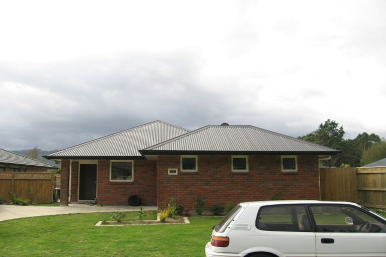 Photo of property in 16 Evergreen Crescent, Trentham, Upper Hutt, 5018