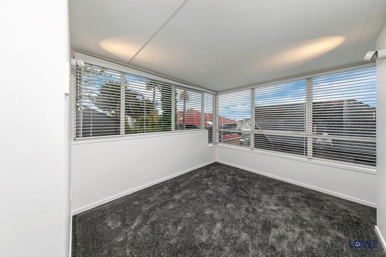 Photo of property in 1/2 Hauraki Road, Hauraki, Auckland, 0622