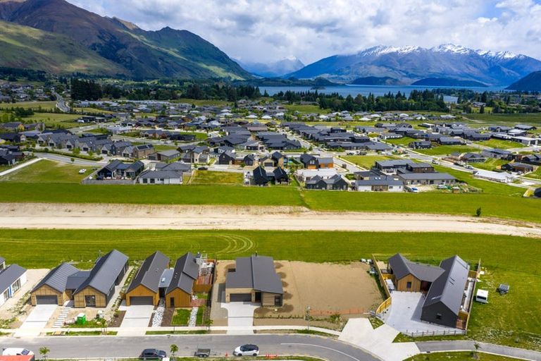 Photo of property in 17 Packer Road, Wanaka, 9382