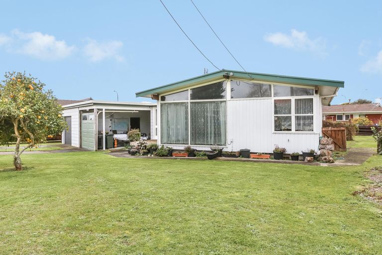Photo of property in 30 Domain Street, Waiuku, 2123