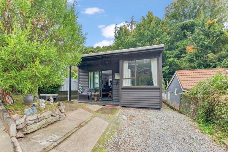 Photo of property in 38 Hawkhurst Road, Lyttelton, 8082