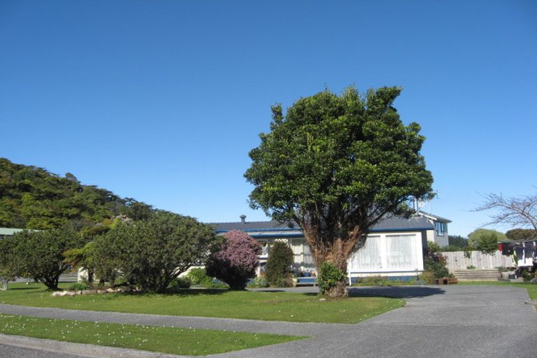 Photo of property in 12 Loris Place, Karoro, Greymouth, 7805