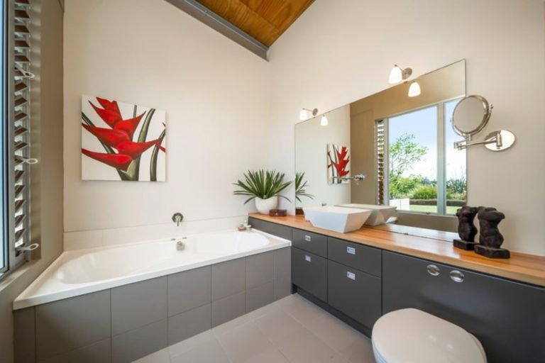 Photo of property in 155 Veale Road, Ridgewood, New Plymouth, 4371