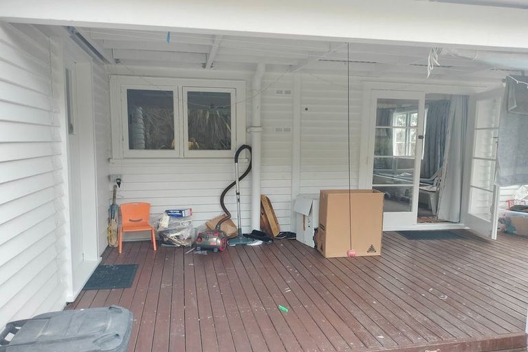 Photo of property in 11 Miles Crescent, Newlands, Wellington, 6037