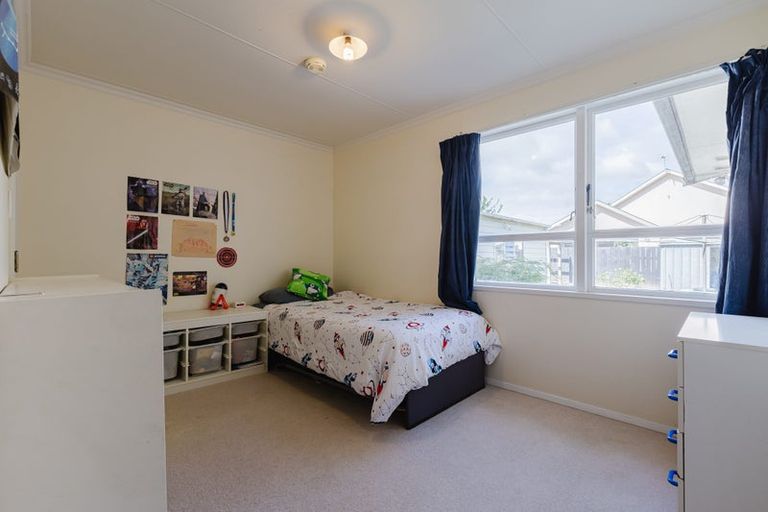 Photo of property in 23 Haast Place, Awapuni, Palmerston North, 4412