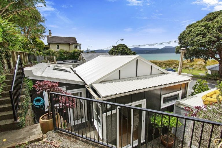 Photo of property in 211 Marine Parade, Seatoun, Wellington, 6022