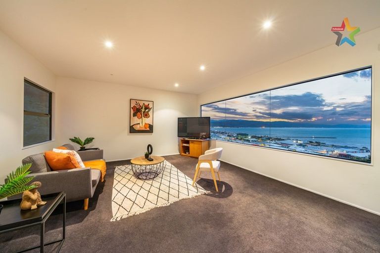 Photo of property in 18 Korokoro Road, Korokoro, Lower Hutt, 5012