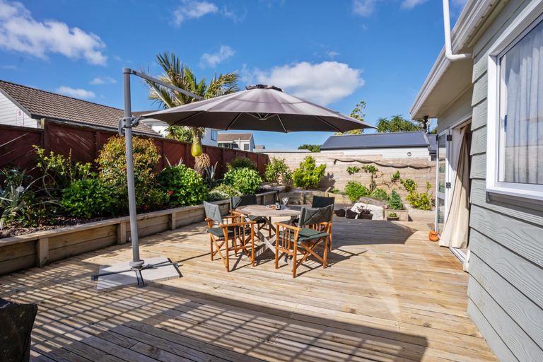 Photo of property in 14 Seaglen Place, Botany Downs, Auckland, 2010