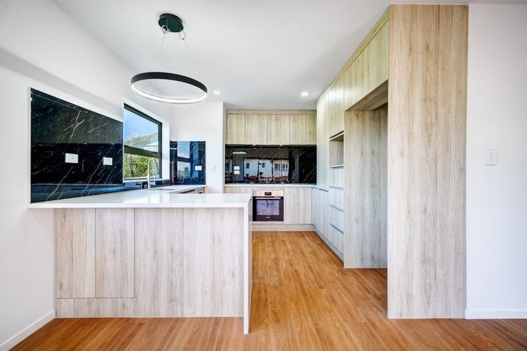 Photo of property in 74b Awaroa Road, Sunnyvale, Auckland, 0612