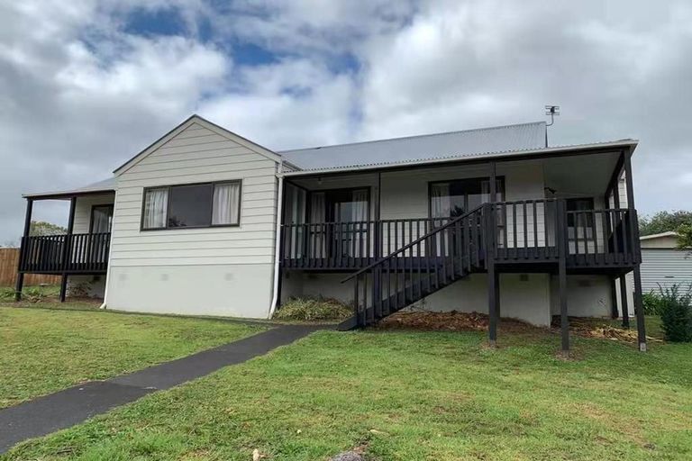 Photo of property in 2 West Harbour Drive, West Harbour, Auckland, 0618