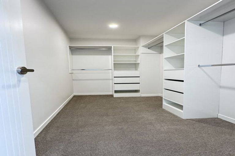 Photo of property in 130 Skulander Crescent, Orewa, 0931