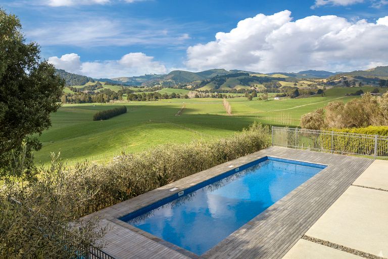 Photo of property in 200 Waiteitei Road, Wellsford, 0974