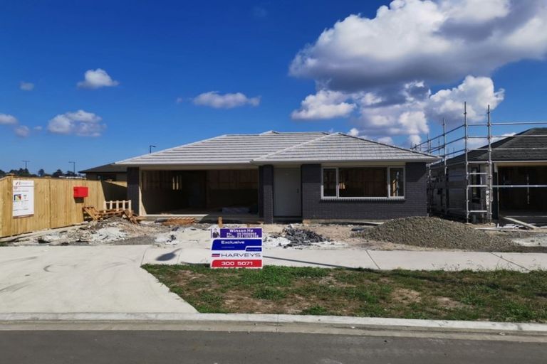 Photo of property in 8 Ropere Street, Kumeu, 0810