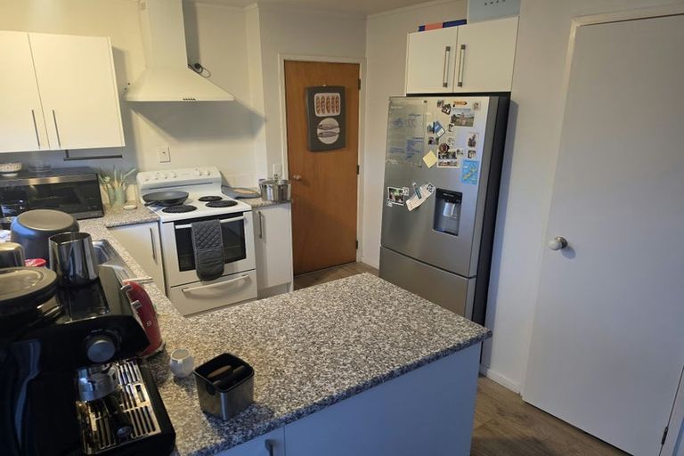 Photo of property in 2/4 Valley View Road, Glenfield, Auckland, 0629