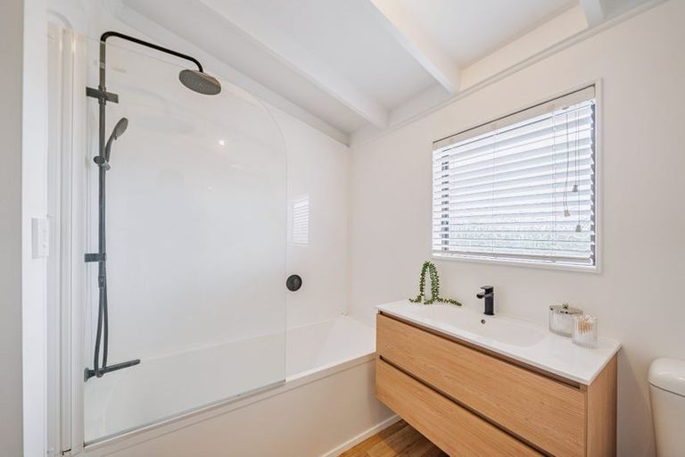 Photo of property in 13 King Charles Drive, Kingsley Heights, Upper Hutt, 5018