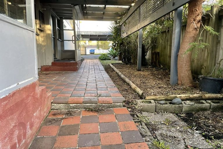 Photo of property in 19 Golf Road, New Lynn, Auckland, 0600