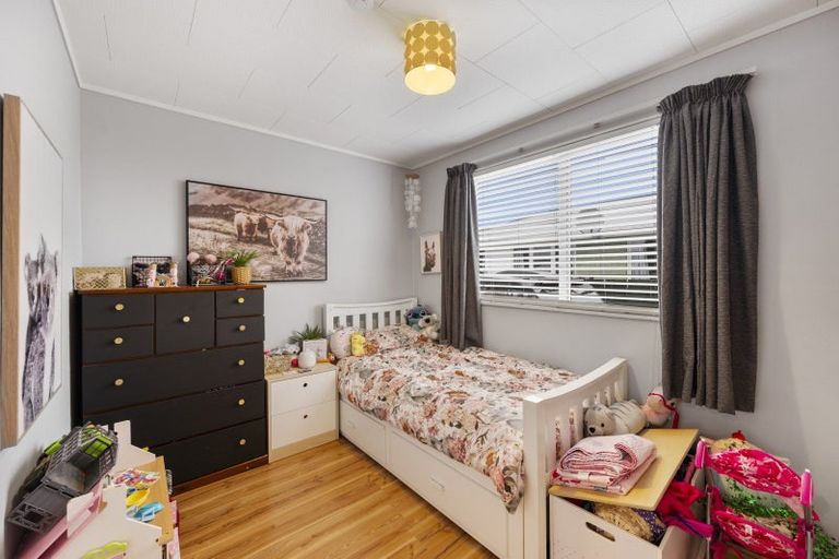 Photo of property in 28 Neal Crescent, Onekawa, Napier, 4110