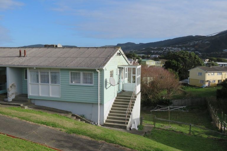 Photo of property in 34 Roberts Street, Tawa, Wellington, 5028