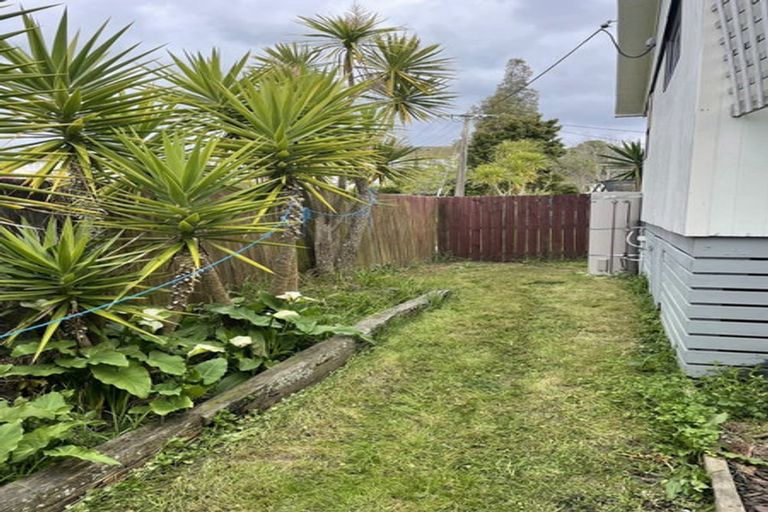 Photo of property in 46 Philomel Crescent, Bayswater, Auckland, 0622