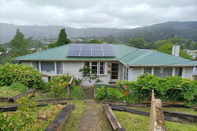 Photo of property in 16 Logie Street, Stokes Valley, Lower Hutt, 5019