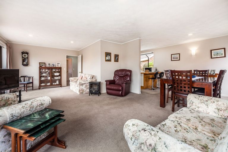 Photo of property in 1/10 Camden Place, Papatoetoe, Auckland, 2025