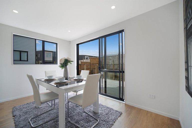 Photo of property in 20b Crestview Rise, Papakura, 2110