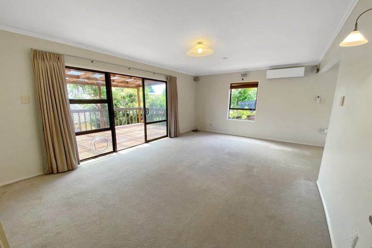 Photo of property in 2/41 Rangatira Road, Beach Haven, Auckland, 0626