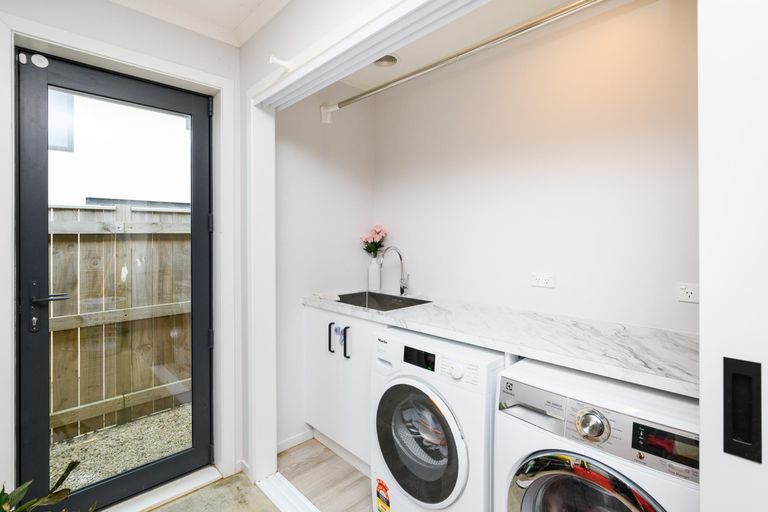 Photo of property in 55 Vaucluse Heights, Fitzherbert, Palmerston North, 4410