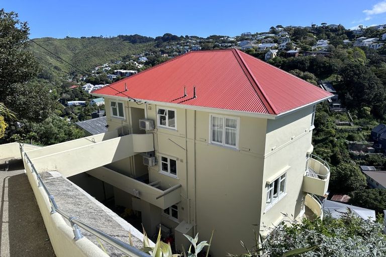 Photo of property in 2/20 Saint Michaels Crescent, Kelburn, Wellington, 6012