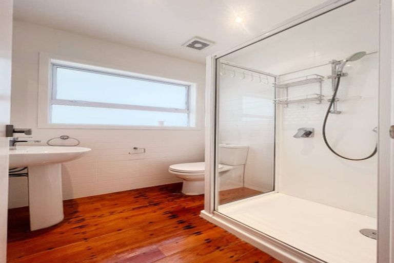 Photo of property in 64 Divich Avenue, Te Atatu South, Auckland, 0610