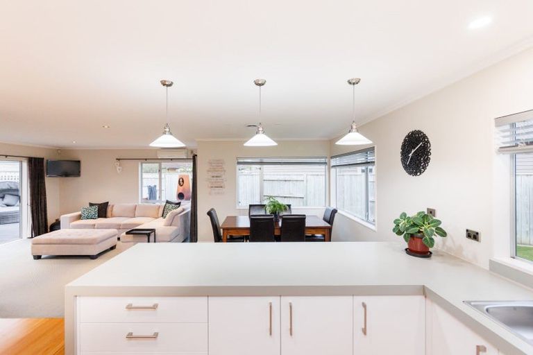 Photo of property in 11 Manhattan Court, Kelvin Grove, Palmerston North, 4414