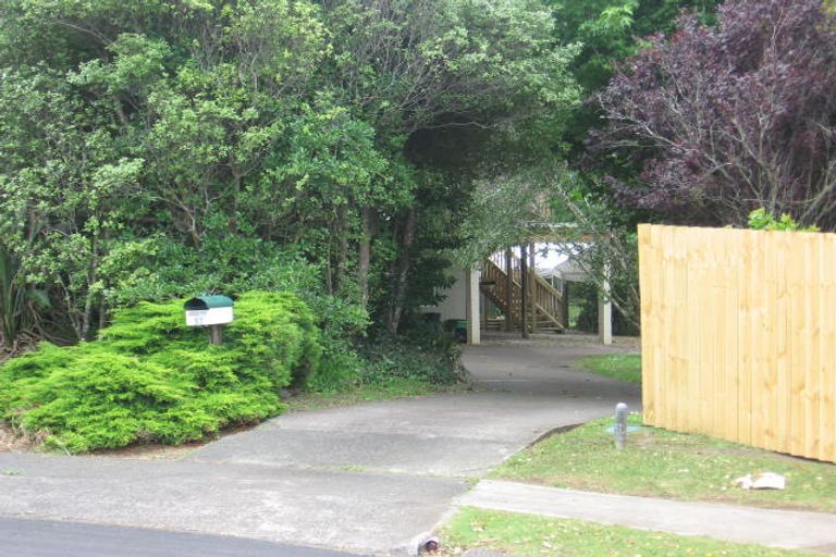 Photo of property in 17 Heron Place, Pakuranga Heights, Auckland, 2010