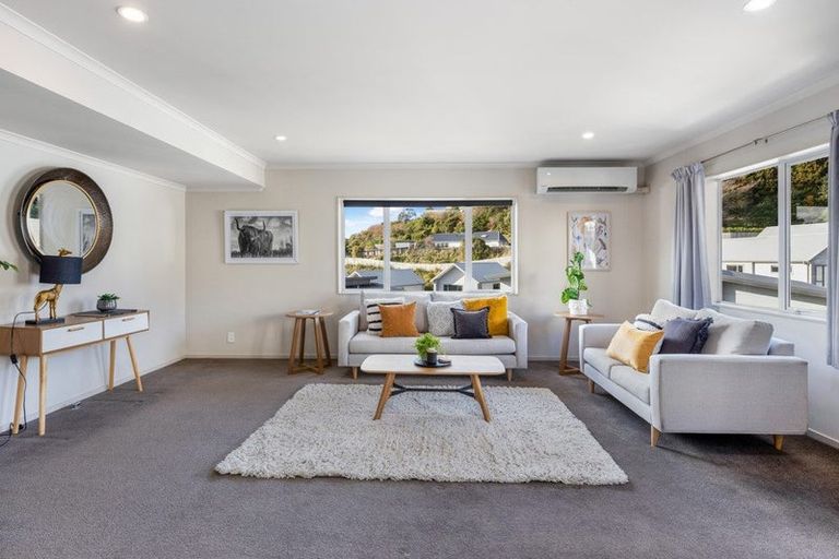 Photo of property in 59 Glanmire Road, Newlands, Wellington, 6037