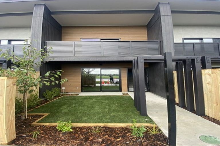 Photo of property in 3/216 Rosebank Road, Avondale, Auckland, 1026