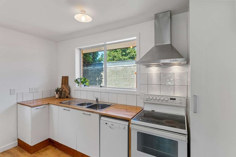 Photo of property in 2/170 Sawyers Arms Road, Bishopdale, Christchurch, 8053