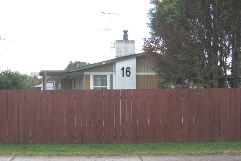 Photo of property in 1/16 Mildmay Road, Henderson, Auckland, 0610