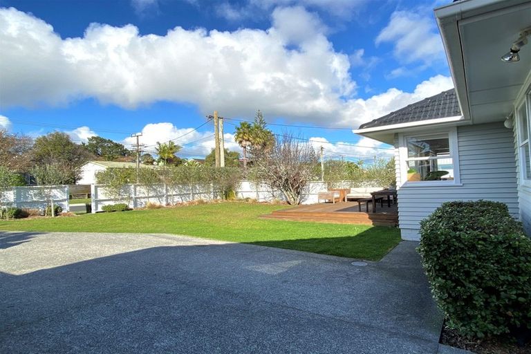 Photo of property in 41 Farquhar Road, Glendene, Auckland, 0602