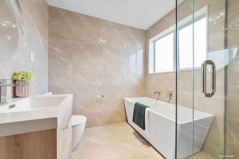 Photo of property in 25a Scarlet Drive, Ranui, Auckland, 0612