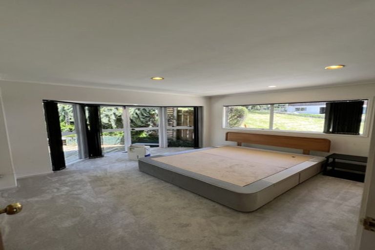 Photo of property in 1/5 Mahuta Grove, Northcote, Auckland, 0627