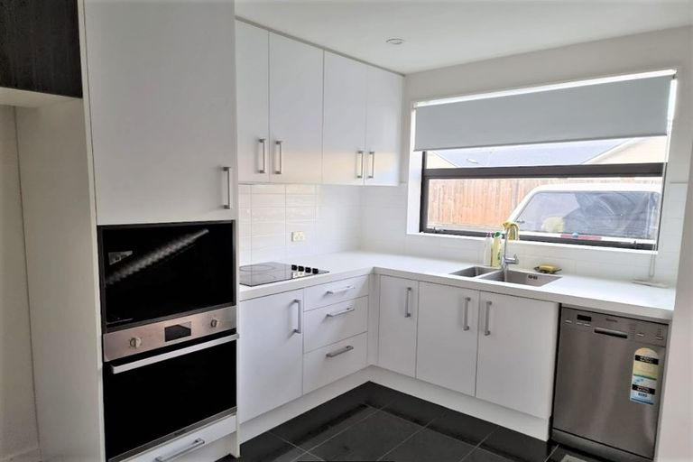 Photo of property in 8 Desert Gold Lane, Wallaceville, Upper Hutt, 5018